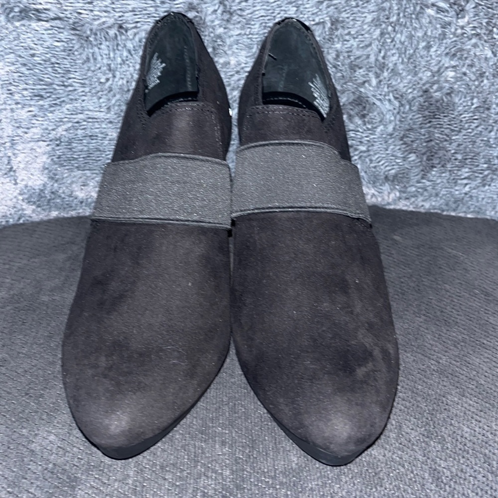 New without box.  Size 9 Dana Buchanan heel